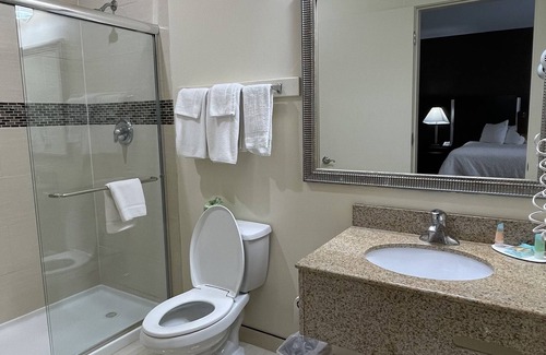 Hamden Hotel | Whitney Inn & Suites