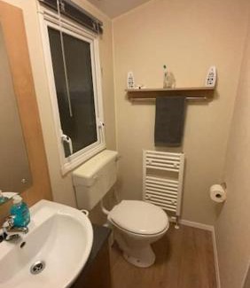 Seasalter Apartment | Whitstable, 2bed, 4birth caravan