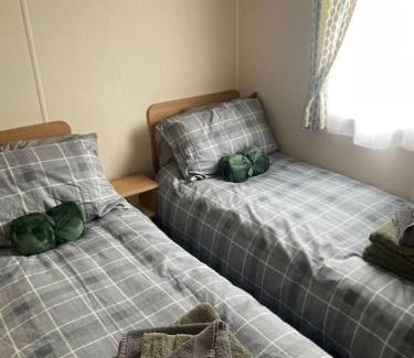 Seasalter Apartment | Whitstable, 2bed, 4birth caravan