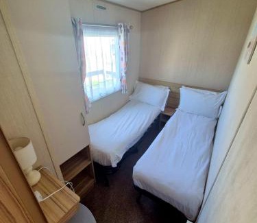 Seasalter House | Whitstable Trieste - 3 Bedroom, sleeps 8 Pet friendly, family friendly