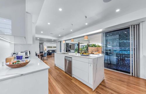Airlie Beach House | Whitsunday living on Hillcrest