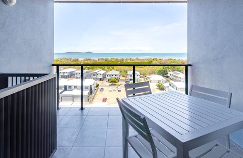 East Mackay Apartment | WhitsunStays - The Regal 2br/2bth, central