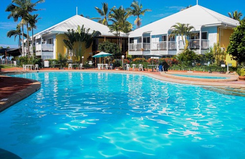 Dolphin Heads Apartment | WhitsunStays - The Resort by the Sea