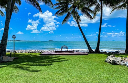Dolphin Heads Apartment | WhitsunStays - The Resort by the Sea