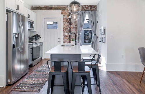 Merion Village House | Whittier @ twoXfive 2 Bed Urban Townhouse