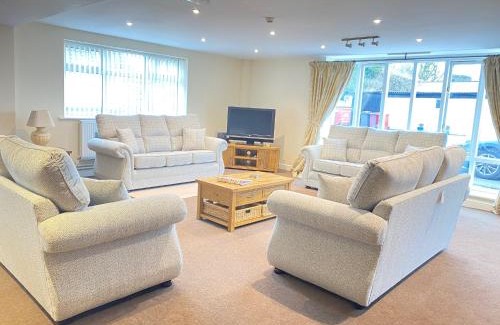 Hardstoft House | Whittonlodge sleeps28 Hottub pool table