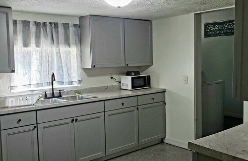 Rockford House | Whole 2br home with parking in quiet area