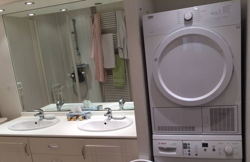 Bourg-l'Eveque Apartment | whole apartment large T4 full downtown