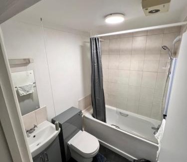 Lincoln Apartment | Whole Flat - Free Parking - Cathedral & Canal View