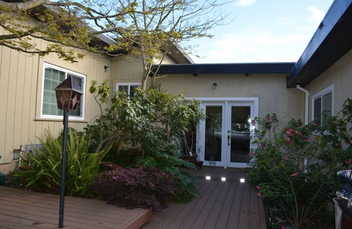 El Cerrito House | Whole hilltop house with panoramic SF bay view