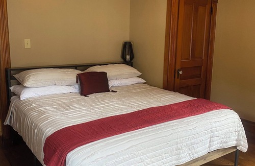 Athens House | Whole Hours. 1/2 mile walk to Court St and a short walk to the OU campus.