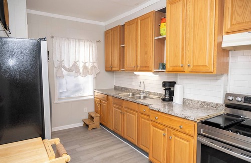 Rochester House | Whole House 15 min from Beach 4-Beds sleeps 8