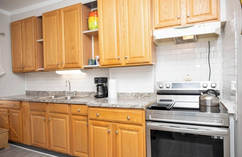 Rochester House | Whole House 15 min from Beach 4-Beds sleeps 8