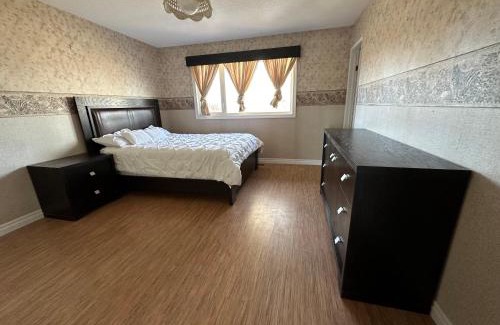 Lyalta House | Whole house near Calgary, Chestermere & Langdon