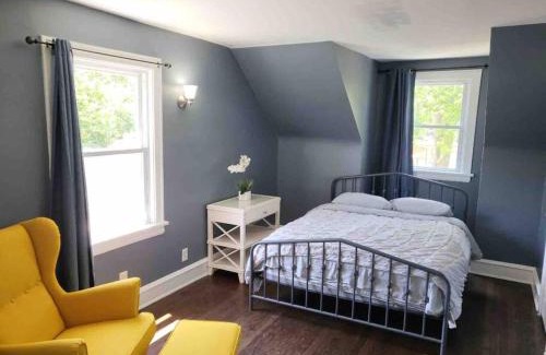 Maywood House | Whole house near city with private parking