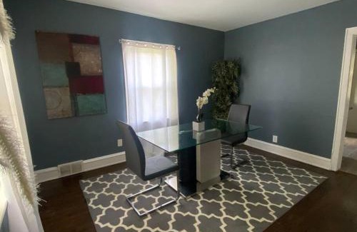 Maywood House | Whole house near city with private parking