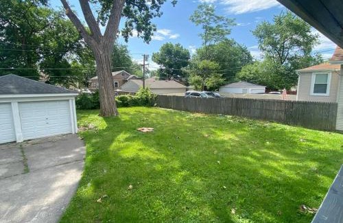 Maywood House | Whole house near city with private parking