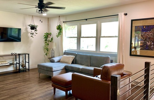 Columbia House | Whole house near shopping, parks and Interstate 70