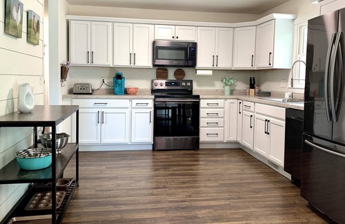 Columbia House | Whole house near shopping, parks and Interstate 70