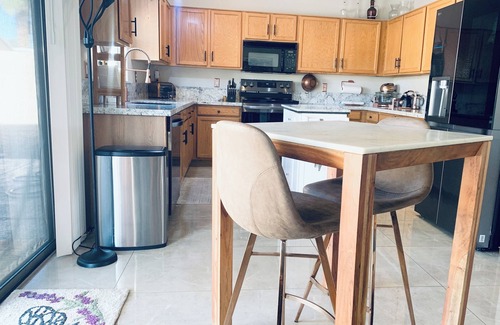 Peoria House | Whole house, private Sauna, Pool, Fitness, & yard with doggie dr; Chef's kitchen