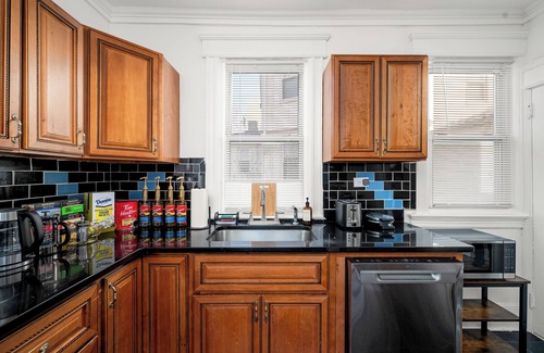 New Rochelle House | Whole House Spacious 4-bedroom house ~ Near NYC & Transit ~ Family Friendly