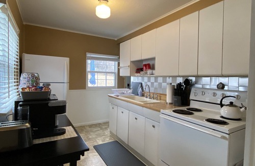 Lincoln House | Whole House with big back yard and comfy beds!