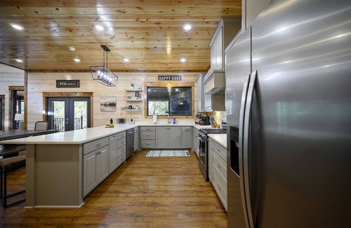 Golden Cabin | Whole Lotta Luk in Hochatown/Broken Bow, OK