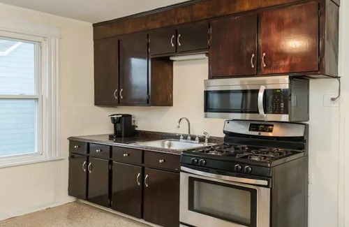 Bridgeport Apartment | Whole, Private, Spacious 3BR Home <1hr to NYC