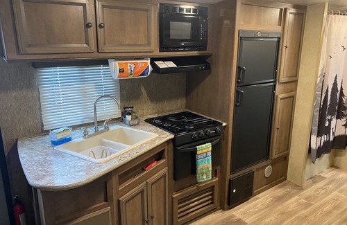 Interchange Square House | Whole Rv for You Free Parking & Self Check-in.