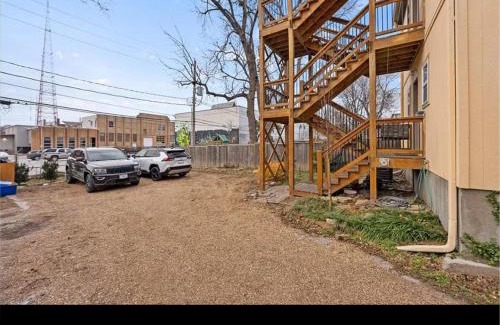 North Hyde Park Apartment | Whole unit for a family to stay