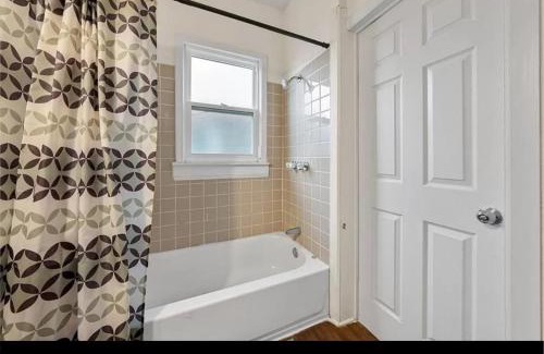 North Hyde Park Apartment | Whole unit for a family to stay