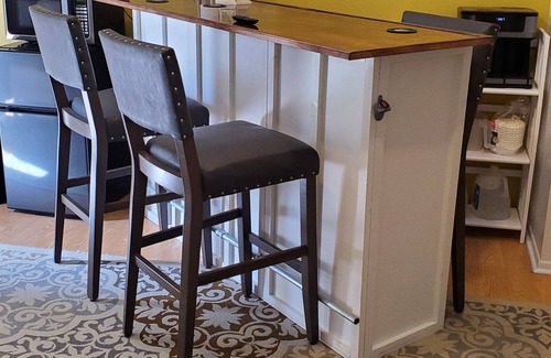 Beacon Woods East Apartment | Why rent a room when you can have your own wing?