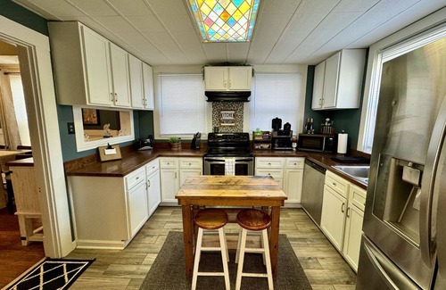 Winchester House | Wi-Fi - Office Space - Park View Cottage