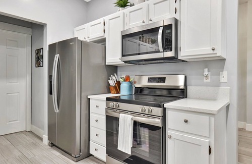 Wichita House | Wichita home, by the river, spacious 9 beds-game room with pool table, 1gb Wi-Fi