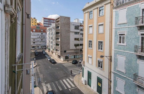 Sao Jorge de Arroios Apartment | Wide & Bright 4 Families by LovelyStay