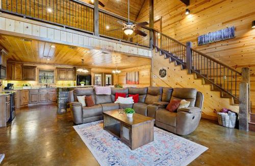 Hochatown House | Wide Glide Lodge - In-home Movie Room, Hot Tub and Large 1-acre property with Playset