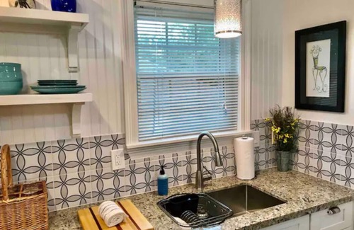 Metairie House | Wide Oaks Flat- RN, Relocation, Seasonal, Central and safe