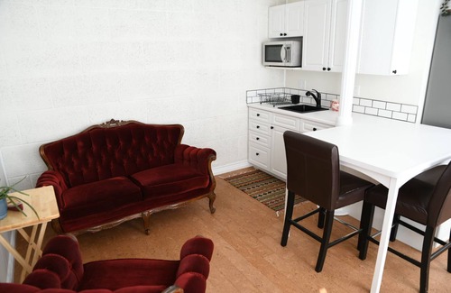 Division No. 7 House | Wide Valley Greenhouse Suite