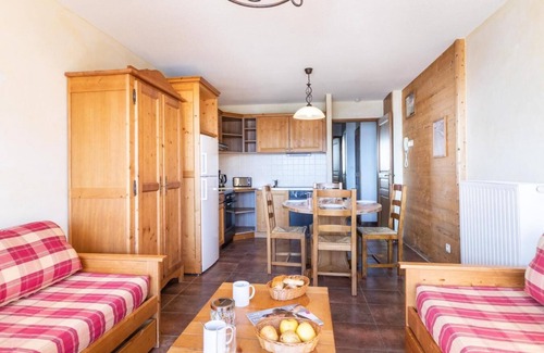 Les Eucherts Apartment | Wifi, 150m from shops, swimming pool, sauna, hammam, balcony, tv, ski locker, 30m², La Rosière