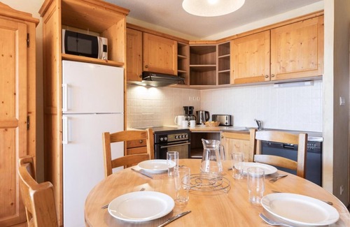Les Eucherts Apartment | Wifi, 150m from shops, swimming pool, sauna, hammam, balcony, tv, ski locker, 30m², La Rosière