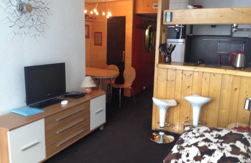 Arc-2000 Apartment | Wifi, 200m from resort center, 10th floor, tv, 44m², Les Arcs