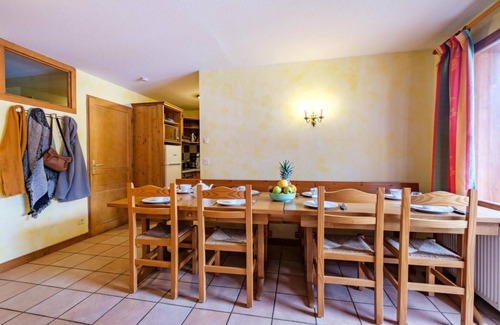 Lanslevillard Apartment | Wifi, 50m from shops, sauna, balcony, parking, tv, ski locker, 72m², Val Cenis