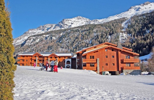 Lanslevillard Apartment | Wifi, 50m from shops, sauna, balcony, parking, tv, ski locker, 72m², Val Cenis