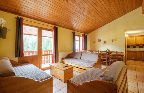 Lanslevillard Apartment | Wifi, 50m from shops, sauna, balcony, parking, tv, ski locker, 98m², Val Cenis
