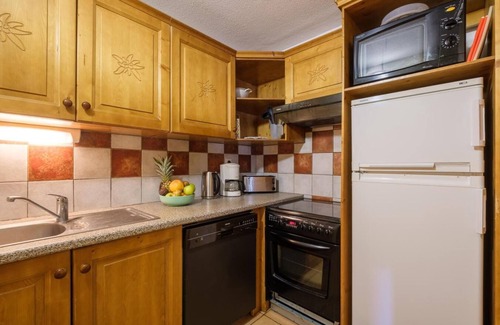 Lanslevillard Apartment | Wifi, 50m from shops, sauna, balcony, parking, tv, ski locker, 98m², Val Cenis