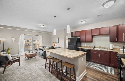 West Des Moines Apartment | Wifi | Balcony | Garage | Pool | Gym & More!
