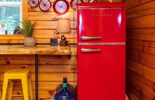 Campton Cabin | WiFi & Waterfront - Cozy Creek - Minimalist Camper's Cabin in Red River Gorge, Kentucky!