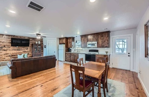 Georgetown House | Wilbarger Villa sunsets overlooking SWU & Downtown