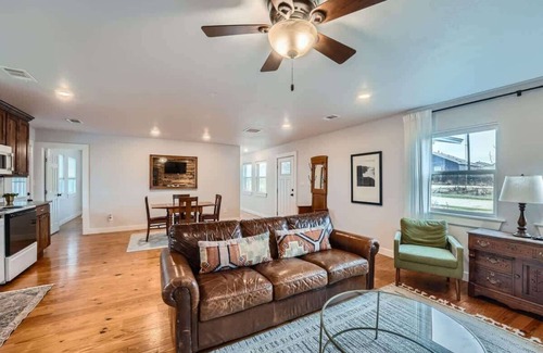 Georgetown House | Wilbarger Villa sunsets overlooking SWU & Downtown