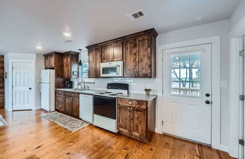 Georgetown House | Wilbarger Villa sunsets overlooking SWU & Downtown
